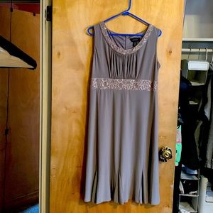 R&MRichards sleeveless dress with a small pull in the back & small spot on side